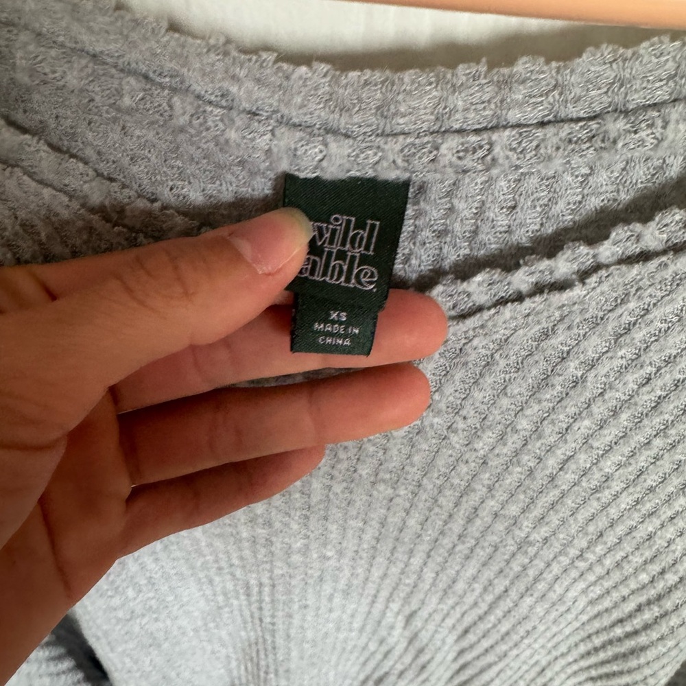 Gray Ribbed V-Neck Sweater - Picture 3 of 3